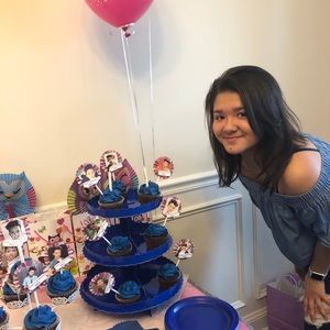 Meet your Posher, Lora mei